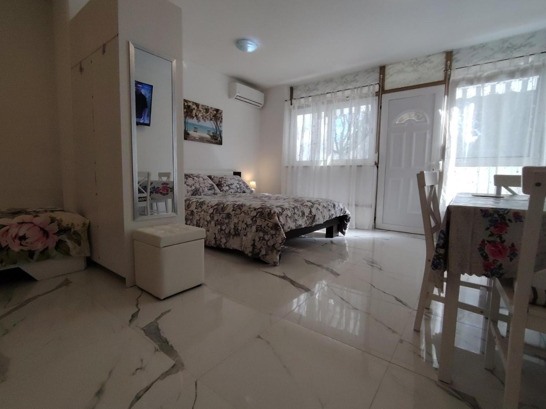 Studio-Apartman Ella Poreč Extérieur photo